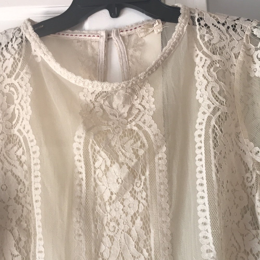 Beautiful ivory lace top! - Picture 2 of 3